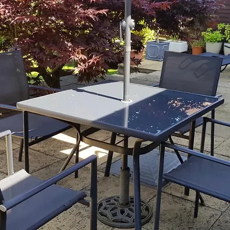 Chaloners, Free Parking, Large Garden, Close To Races & Centre